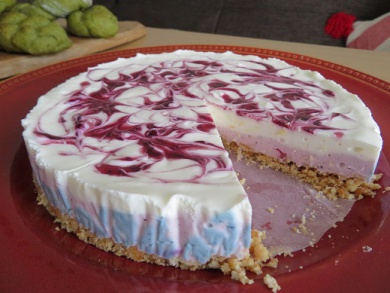 カシスのレアチーズケーキ