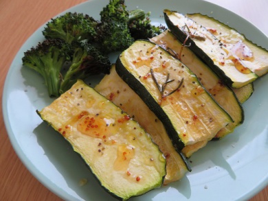 グリルズッキーニのハニーマスタードソース